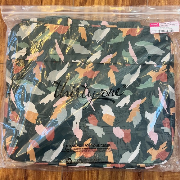 thirty-one Voyager Tote travel bag - Picture 2 of 5